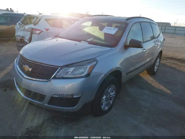1GNKRFKD3HJ222949 2017 CHEVROLET TRAVERSE - Image 2