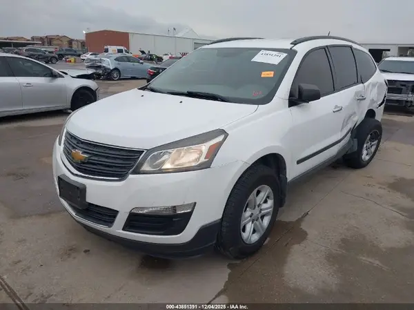 1GNKRFKD3HJ275327 2017 CHEVROLET TRAVERSE - Image 2