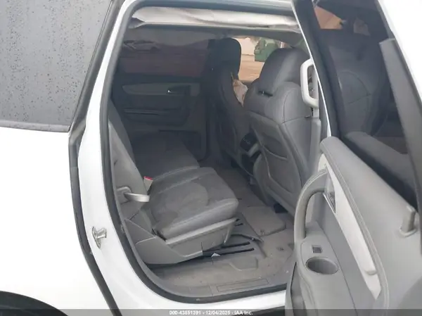 1GNKRFKD3HJ275327 2017 CHEVROLET TRAVERSE - Image 8