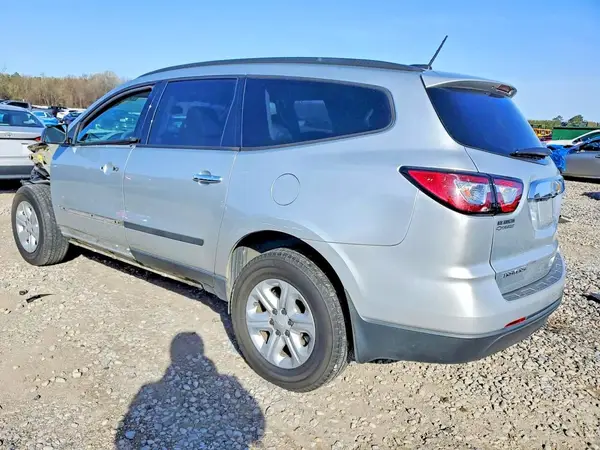 1GNKRFKD3HJ303661 2017 CHEVROLET TRAVERSE - Image 2