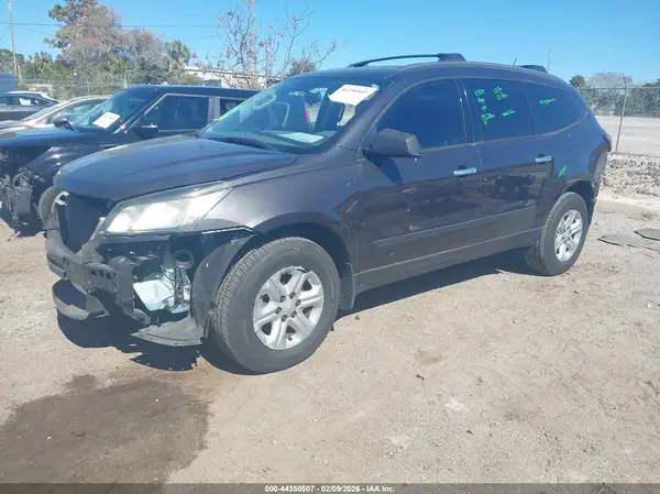 1GNKRFKD4HJ145282 2017 CHEVROLET TRAVERSE - Image 2