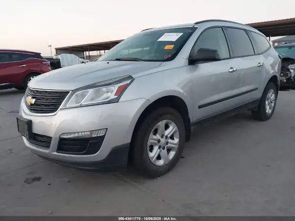 1GNKRFKD4HJ238853 2017 CHEVROLET TRAVERSE - Image 2