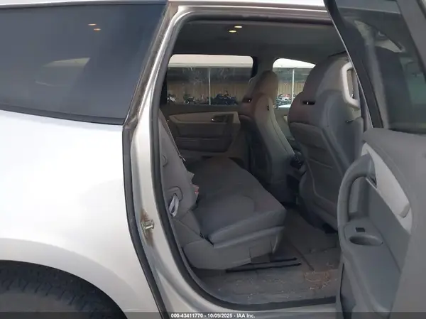1GNKRFKD4HJ238853 2017 CHEVROLET TRAVERSE - Image 8