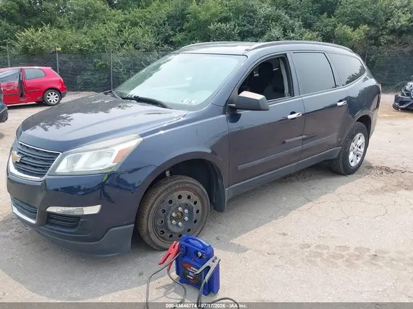 1GNKRFKD4HJ242241 2017 CHEVROLET TRAVERSE - Image 2