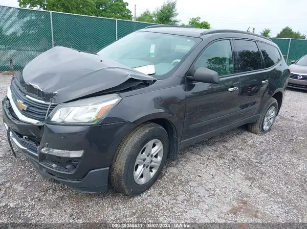 1GNKRFKD4HJ274560 2017 CHEVROLET TRAVERSE - Image 2