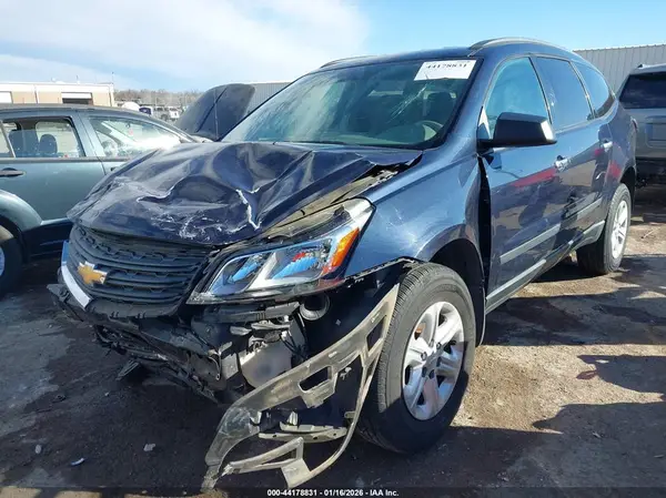 1GNKRFKD4HJ296042 2017 CHEVROLET TRAVERSE - Image 2