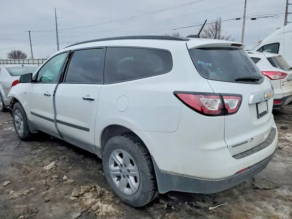 1GNKRFKD4HJ352089 2017 CHEVROLET TRAVERSE - Image 2