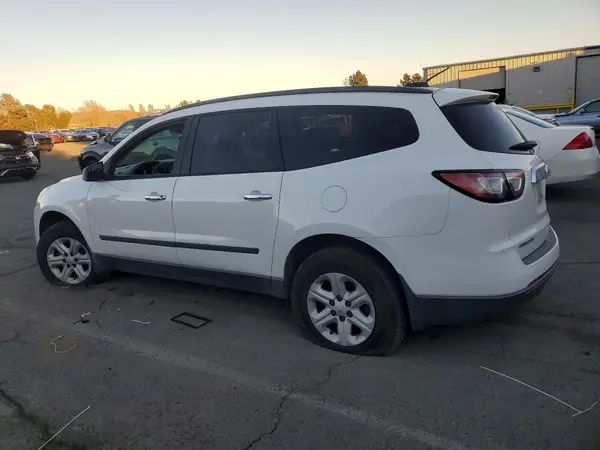 1GNKRFKD5HJ165573 2017 CHEVROLET TRAVERSE - Image 2