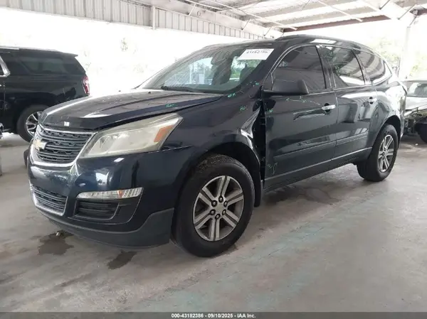 1GNKRFKD5HJ246444 2017 CHEVROLET TRAVERSE - Image 2