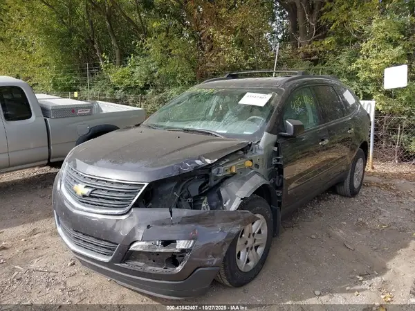 1GNKRFKD5HJ326374 2017 CHEVROLET TRAVERSE - Image 2