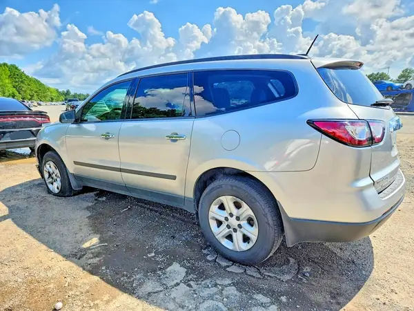 1GNKRFKD5HJ335737 2017 CHEVROLET TRAVERSE - Image 2