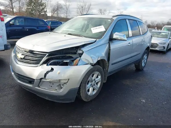 1GNKRFKD6HJ108976 2017 CHEVROLET TRAVERSE - Image 2