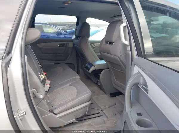 1GNKRFKD6HJ108976 2017 CHEVROLET TRAVERSE - Image 8