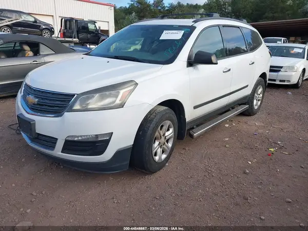 1GNKRFKD6HJ170667 2017 CHEVROLET TRAVERSE - Image 2
