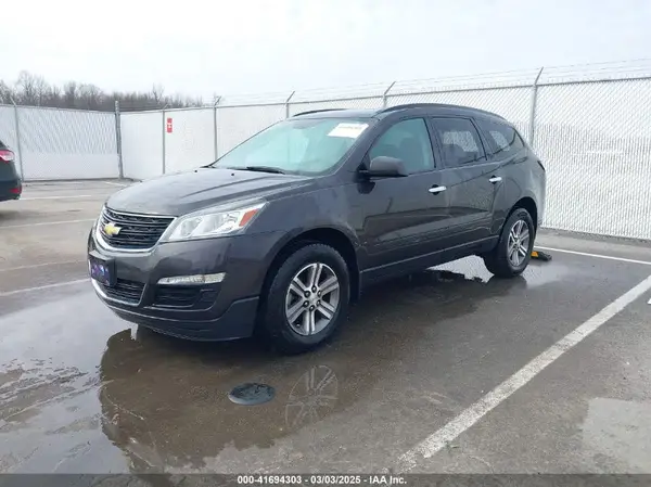1GNKRFKD6HJ192586 2017 CHEVROLET TRAVERSE - Image 2