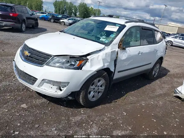 1GNKRFKD7HJ136513 2017 CHEVROLET TRAVERSE - Image 2