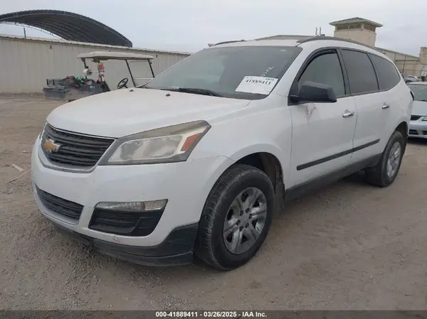 1GNKRFKD7HJ200002 2017 CHEVROLET TRAVERSE - Image 2