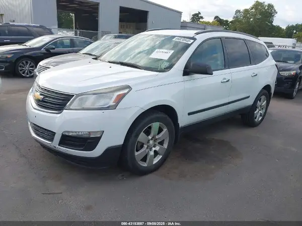 1GNKRFKD7HJ243285 2017 CHEVROLET TRAVERSE - Image 2