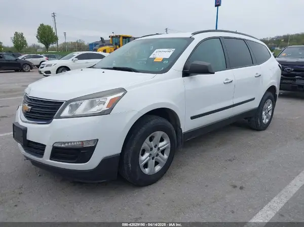 1GNKRFKD7HJ286184 2017 CHEVROLET TRAVERSE - Image 2