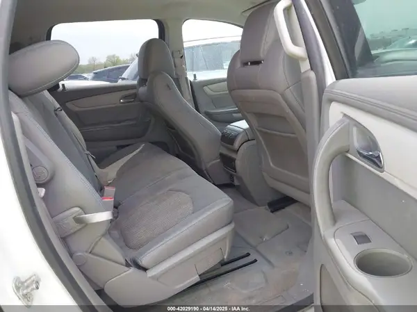 1GNKRFKD7HJ286184 2017 CHEVROLET TRAVERSE - Image 8
