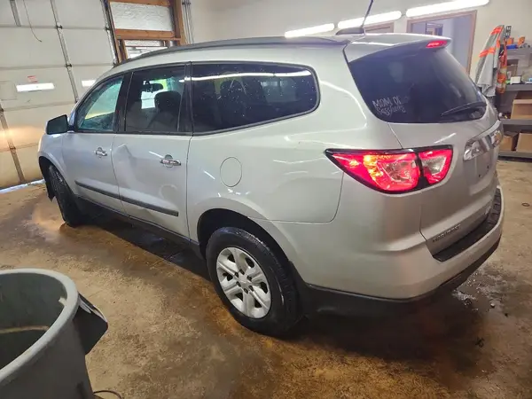 1GNKRFKD7HJ312654 2017 CHEVROLET TRAVERSE - Image 2