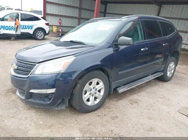 1GNKRFKD8GJ160687 2016 CHEVROLET TRAVERSE - Image 2