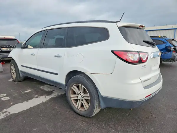1GNKRFKD8HJ118926 2017 CHEVROLET TRAVERSE - Image 2