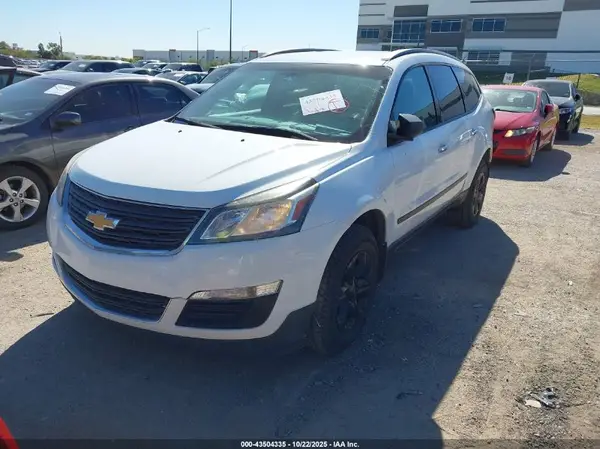 1GNKRFKD8HJ227371 2017 CHEVROLET TRAVERSE - Image 2