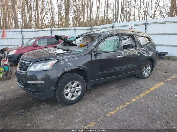 1GNKRFKD8HJ241268 2017 CHEVROLET TRAVERSE - Image 2