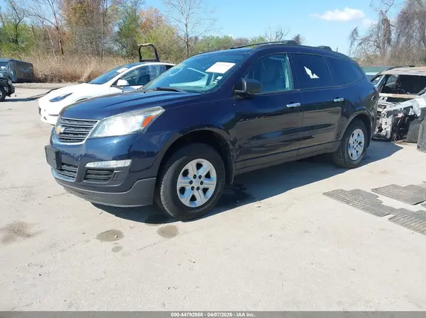 1GNKRFKD8HJ250603 2017 CHEVROLET TRAVERSE - Image 2