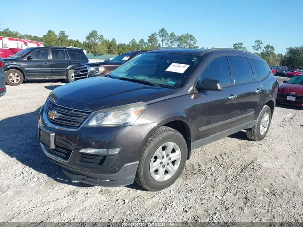 1GNKRFKD8HJ290065 2017 CHEVROLET TRAVERSE - Image 2