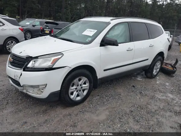 1GNKRFKD8HJ299803 2017 CHEVROLET TRAVERSE - Image 2