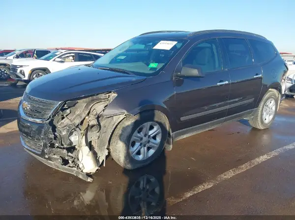 1GNKRFKD8HJ318303 2017 CHEVROLET TRAVERSE - Image 2