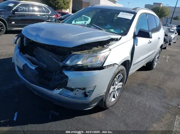 1GNKRFKD8HJ329009 2017 CHEVROLET TRAVERSE - Image 2