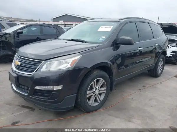 1GNKRFKD9HJ147321 2017 CHEVROLET TRAVERSE - Image 2
