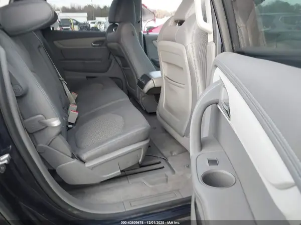 1GNKRFKD9HJ181193 2017 CHEVROLET TRAVERSE - Image 8