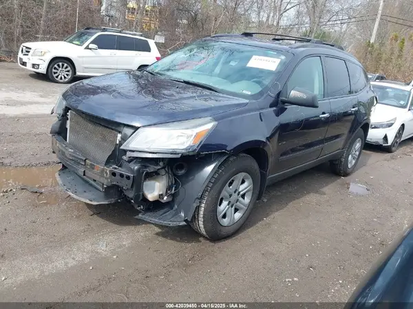 1GNKRFKD9HJ216024 2017 CHEVROLET TRAVERSE - Image 2