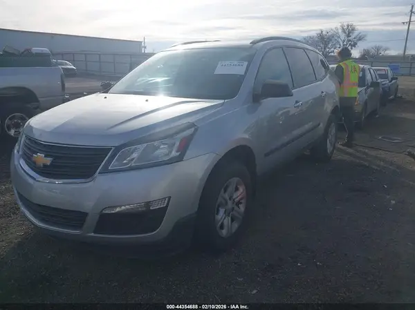 1GNKRFKD9HJ266096 2017 CHEVROLET TRAVERSE - Image 2