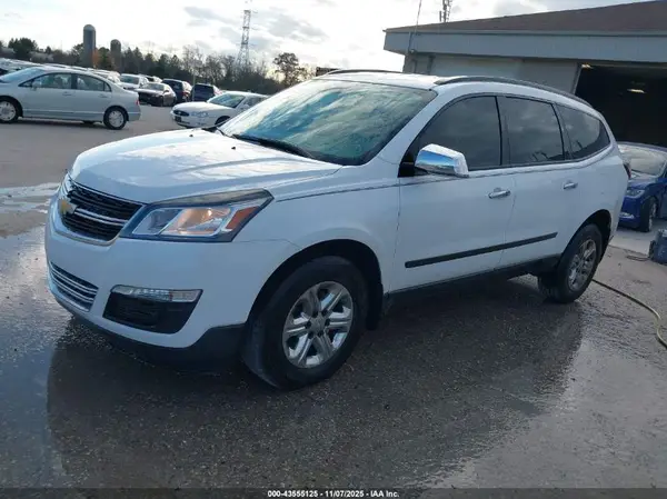 1GNKRFKD9HJ278801 2017 CHEVROLET TRAVERSE - Image 2