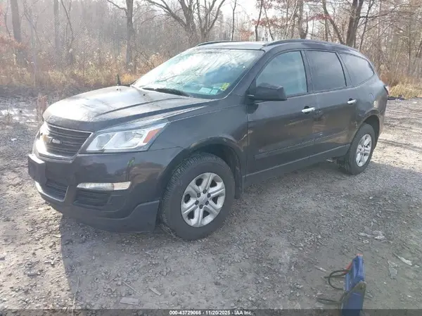 1GNKRFKD9HJ318746 2017 CHEVROLET TRAVERSE - Image 2