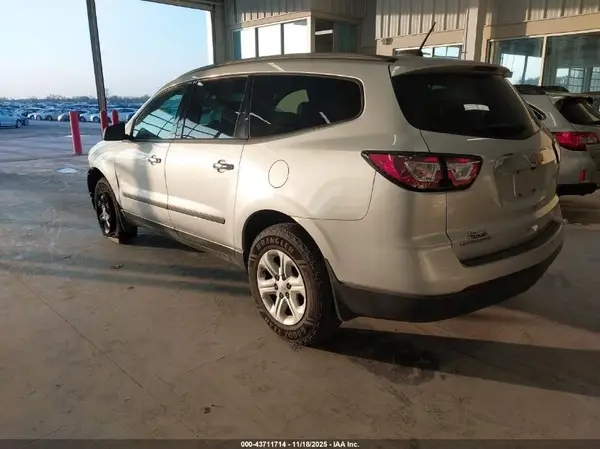 1GNKRFKD9HJ326569 2017 CHEVROLET TRAVERSE - Image 2