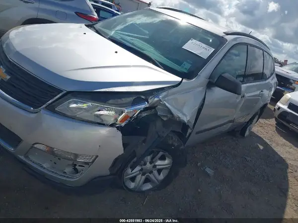 1GNKRFKD9HJ352167 2017 CHEVROLET TRAVERSE - Image 2