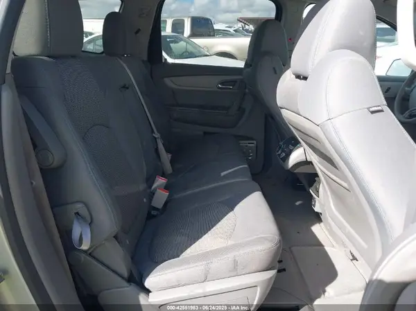 1GNKRFKD9HJ352167 2017 CHEVROLET TRAVERSE - Image 8