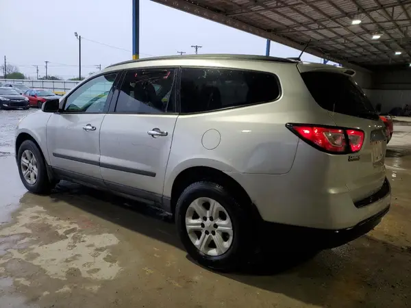 1GNKRFKDXGJ265814 2016 CHEVROLET TRAVERSE - Image 2