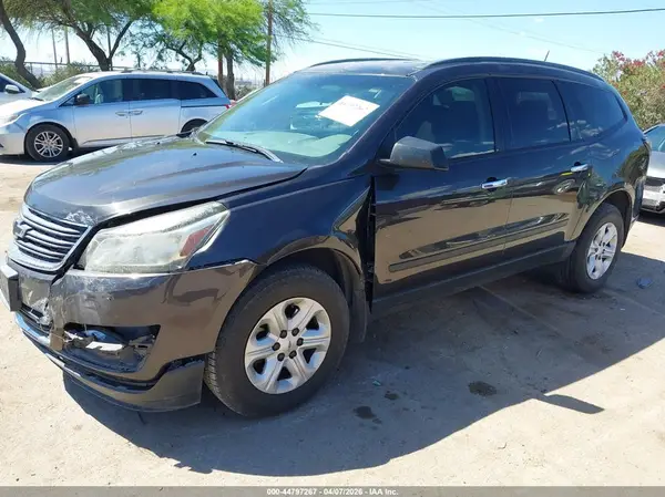 1GNKRFKDXHJ184748 2017 CHEVROLET TRAVERSE - Image 2
