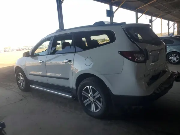 1GNKRFKDXHJ245712 2017 CHEVROLET TRAVERSE - Image 2