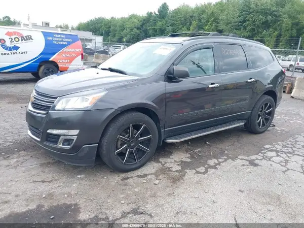 1GNKRFKDXHJ330372 2017 CHEVROLET TRAVERSE - Image 2