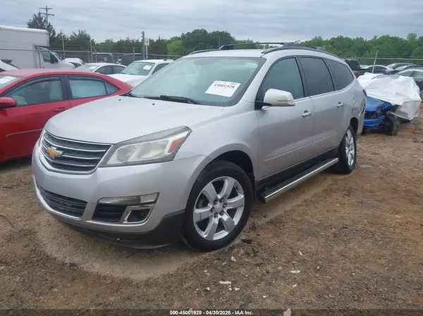 1GNKRGKD0HJ107814 2017 CHEVROLET TRAVERSE - Image 2