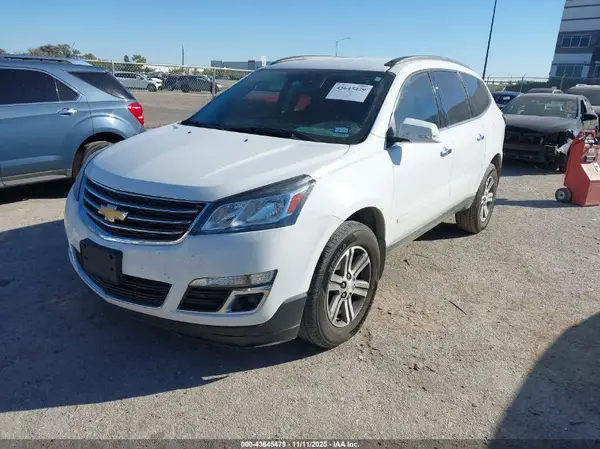 1GNKRGKD0HJ136293 2017 CHEVROLET TRAVERSE - Image 2