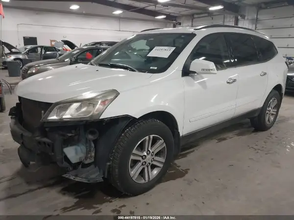 1GNKRGKD0HJ150663 2017 CHEVROLET TRAVERSE - Image 2